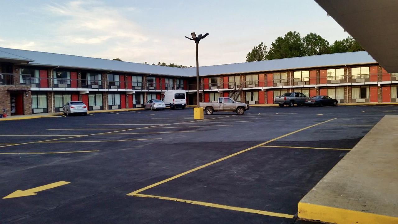 American Inn Anniston Extérieur photo